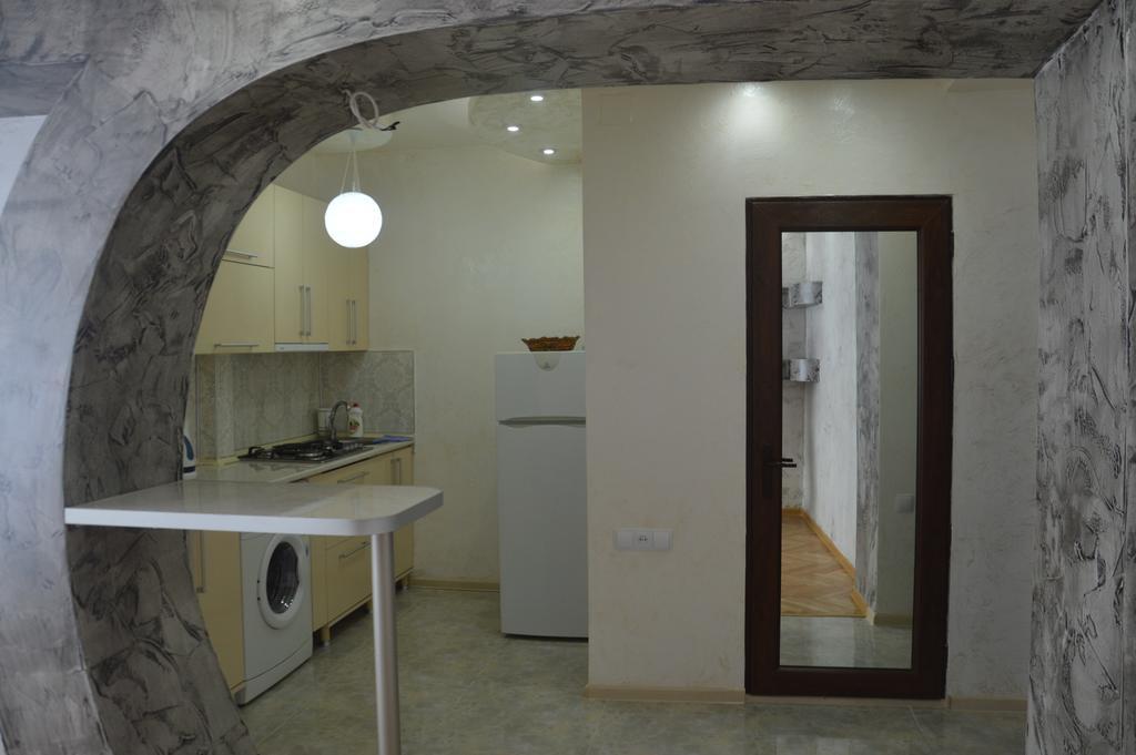 Irakli'S Apartment With Sea View Batumi Bilik gambar